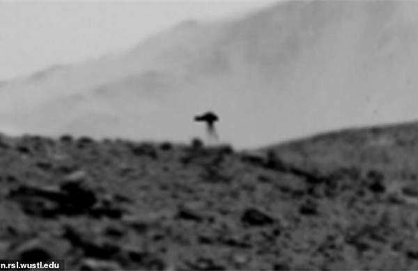 Bí ẩn vật thể lạ xuất hiện trên ảnh NASA chụp sao Hỏa