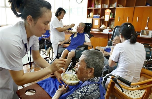 Nhà dưỡng lão bán trú cần chính sách mở đường