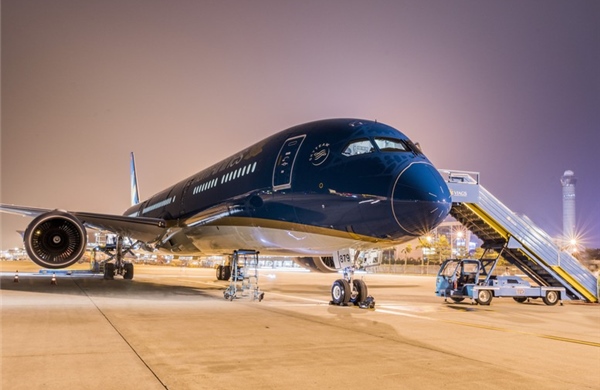Vietnam Airlines vinh dự đón nhận Bằng khen Thủ tướng Chính phủ nhân dịp 30 năm thành lập