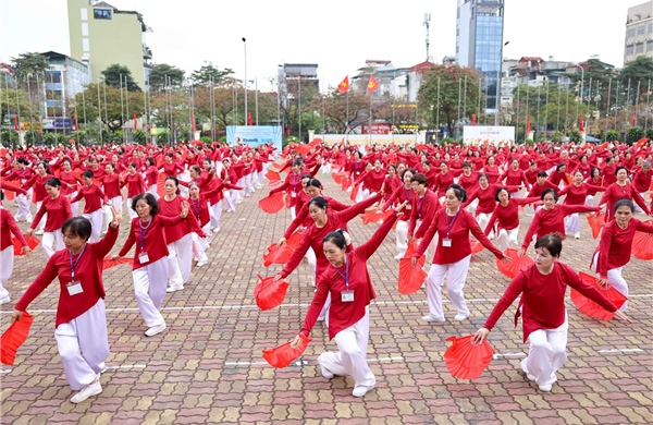 'Rèn luyện thân thể theo gương Bác Hồ vĩ đại' hưởng ứng Ngày Thể thao Việt Nam 