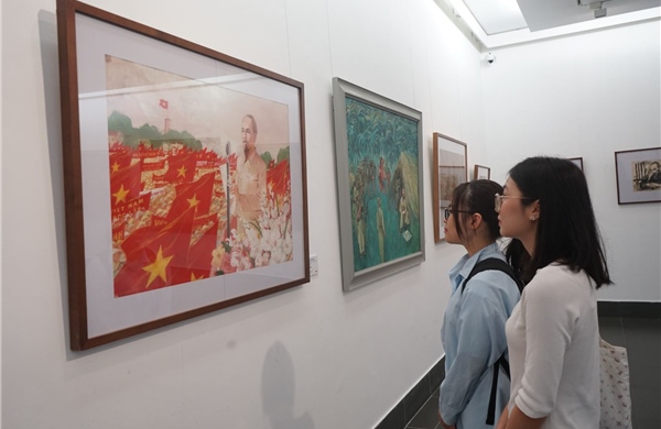 Chủ tịch Hồ Chí Minh &#39;sống mãi&#39; trong trái tim những người nghệ sĩ