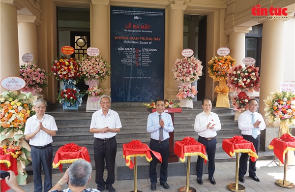 Ra mắt không gian trưng bày mỹ thuật ứng dụng và mỹ thuật dân gian