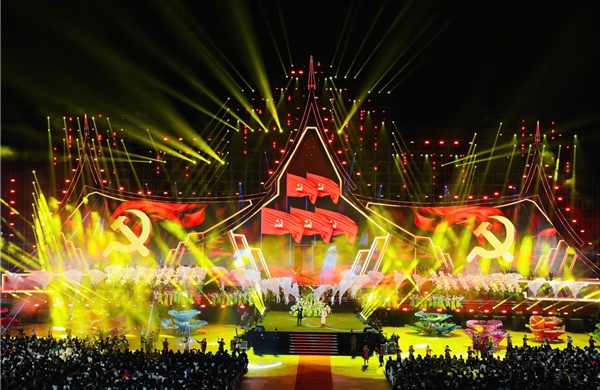 Bản trường ca hữu nghị Việt - Lào bừng sáng giữa Viêng Chăn