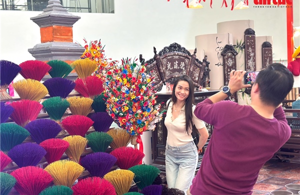 Hội chợ Mùa Xuân 2026: Một 'Huế thương' dịu dàng giữa lòng Hà Nội