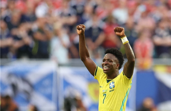 World Cup 2026: Brazil chào đón trẻ sơ sinh theo cách đặc biệt trong ngày hội bóng đá 