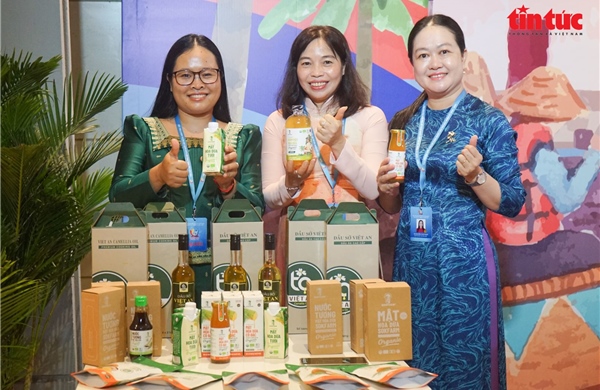 Từ vị mặn quê hương đến ‘Nông nghiệp hạnh phúc’