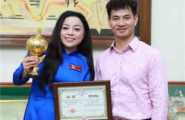 NSƯT Tố Nga xuất sắc giành Cúp Vàng Liên hoan Nghệ thuật quốc tế của Triều Tiên