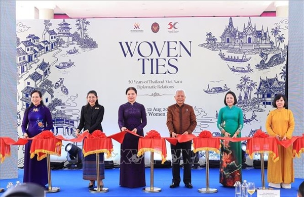 Chủ tịch Quốc hội Thái Lan dự khai mạc Triển lãm ‘Đan kết hữu nghị: Tôn vinh 50 năm quan hệ ngoại giao Việt Nam - Thái Lan’