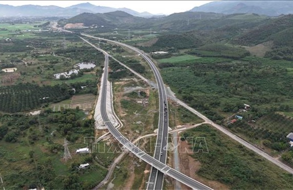 Cảnh báo các nguy cơ gây mất an toàn trên tuyến cao tốc Vân Phong - Nha Trang