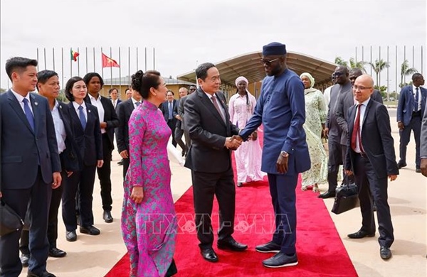 Chủ tịch Quốc hội Trần Thanh Mẫn kết thúc tốt đẹp chuyến thăm chính thức Senegal
