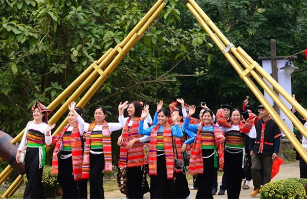 Chuỗi hoạt động trưng bày, triển lãm, biểu diễn nghệ thuật tôn vinh giá trị lịch sử dân tộc