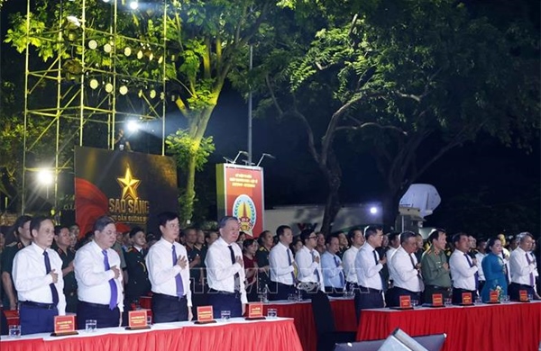 Lãnh đạo Đảng, Nhà nước dự Cầu truyền hình 'Sao sáng dẫn đường' tri ân các Anh hùng liệt sĩ