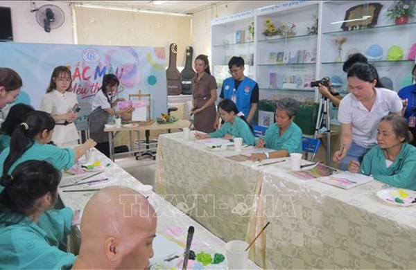 Khi tiếng cười và tình yêu thương trở thành 'liều thuốc' cho bệnh nhân ung thư​