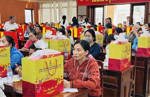 Các doanh nghiệp rục rịch kế hoạch thưởng Tết Bính Ngọ cho công nhân