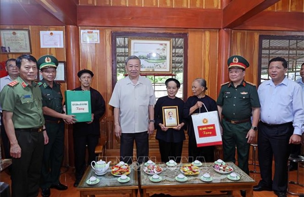 Chủ tịch nước Tô Lâm thăm Khu Di tích Quốc gia đặc biệt Pác Bó