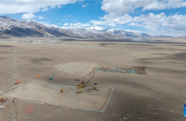 Trung Quốc xây nhà máy điện mặt trời cao nhất thế giới tại Tây Tạng