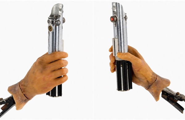 Thanh kiếm ánh sáng của Luke Skywalker lập kỷ lục đấu giá Star Wars