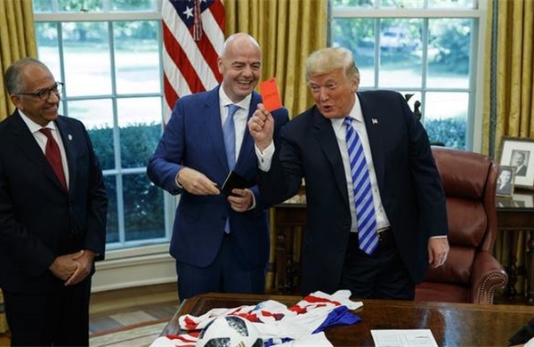 Tổng thống Trump đứng về phía Chủ tịch FIFA Infantino giữa làn sóng chỉ trích