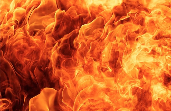 Cháy lớn thiêu rụi toàn bộ kho hàng của một công ty ở Bắc Nha Trang