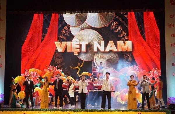 Bồi đắp sức mạnh con người Việt Nam từ văn hóa cơ sở, gia đình và tri thức số