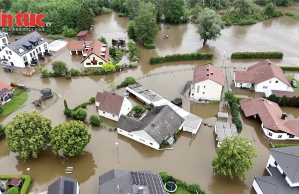 Nước sông dâng cao nhất trong 1 thế kỷ gây lũ lụt nghiêm trọng ở Đức
