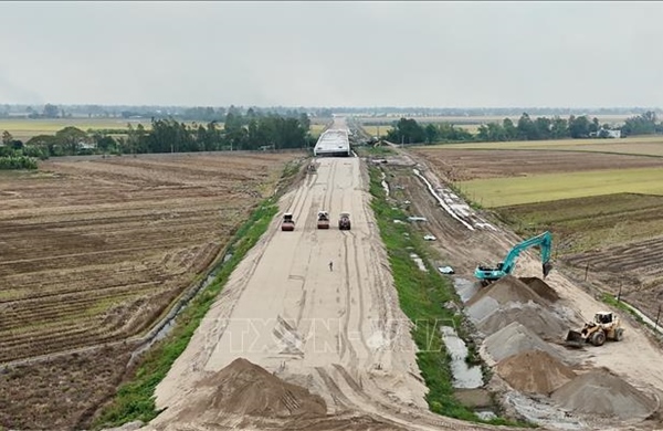 Thành lập 8 Tổ công tác tháo gỡ vướng mắc, thúc đẩy tăng trưởng và giải ngân đầu tư công