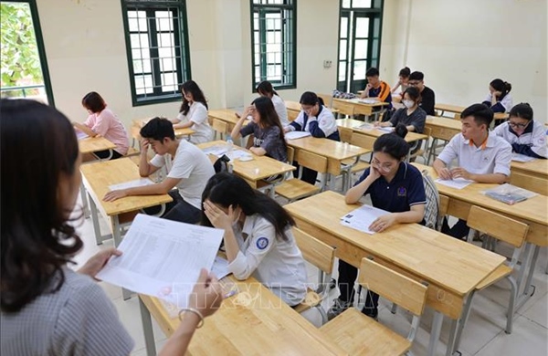 Thí sinh làm thủ tục dự thi tốt nghiệp THPT năm 2025 từ 14 giờ chiều 25/6