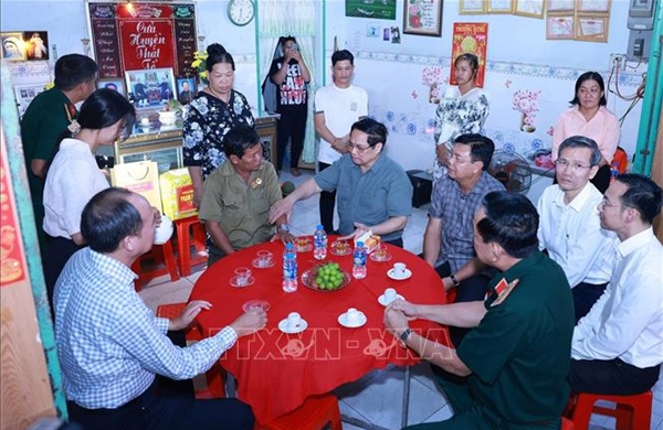 Thủ tướng thăm người có công với cách mạng tại tỉnh An Giang