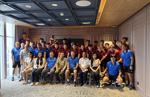 Đại sứ Việt Nam tại Indonesia gặp mặt, thăm hỏi và động viên đội tuyển U23 quốc gia