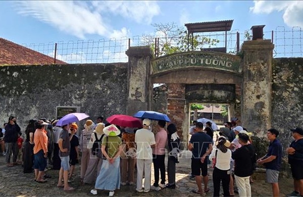 Về đất thiêng Côn Đảo bồi đắp thêm tình yêu quê hương, đất nước