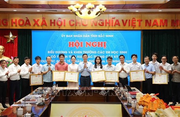 Đoạt Huy chương vàng Olympic quốc tế, một nam sinh được thưởng nửa tỷ đồng