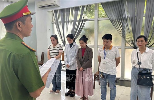 Đình chỉ phòng khám cho bác sỹ &#39;giả&#39; sử dụng thủ đoạn &#39;vẽ bệnh&#39;
