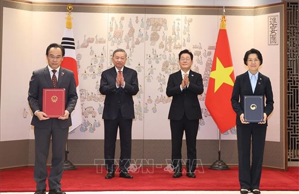 Tổng Bí thư Tô Lâm và Tổng thống Hàn Quốc chứng kiến lễ trao các văn kiện hợp tác 