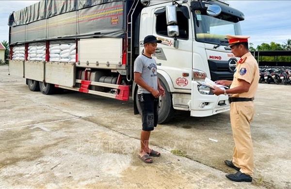 Liên tiếp phát hiện nhiều vụ vận chuyển hàng hóa không rõ nguồn gốc, xuất xứ