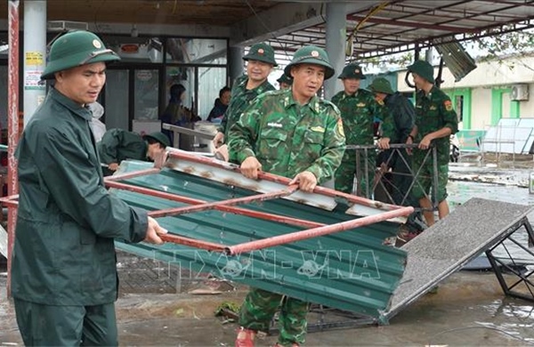 Ảnh hưởng bão số 5: Hà Tĩnh khẩn trương khôi phục hạ tầng thiết yếu phục vụ người dân