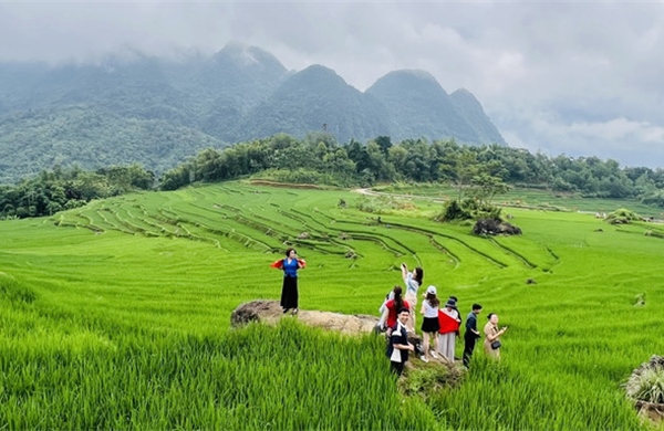 Phát triển du lịch gắn với tăng trưởng xanh, bền vững