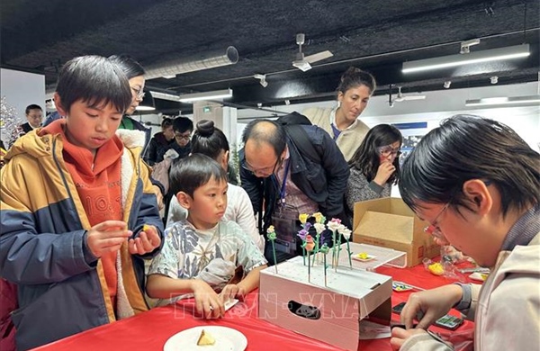 Vui đón Rằm tháng Tám nơi đất Pháp