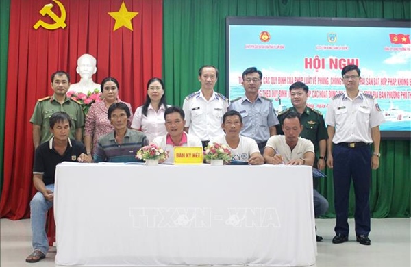 Đồng hành cùng ngư dân phòng, chống khai thác hải sản bất hợp pháp