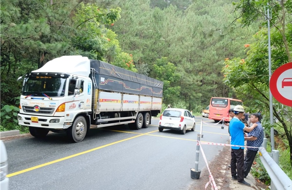 Đèo Mimosa (Đà Lạt) sạt lở, cấm xe tải trên 15 tấn lưu thông