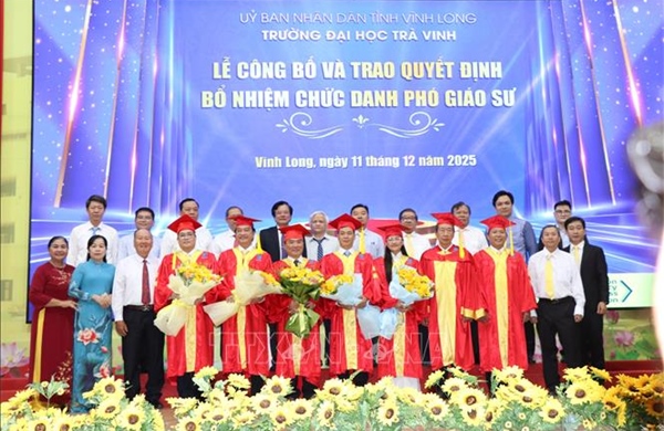 Phát triển đội ngũ giảng viên, nâng cao chất lượng đào tạo và nghiên cứu khoa học