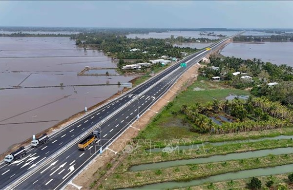 Ngày đầu thông xe cao tốc Cần Thơ - Cà Mau: Đường thông thoáng