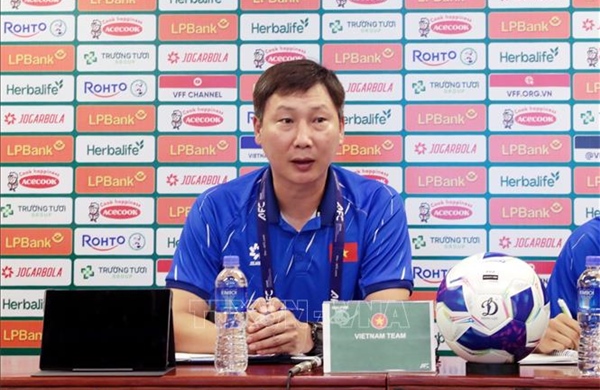 HLV Kim Sang Sik nối dài kỷ lục ấn tượng với bóng đá Việt Nam