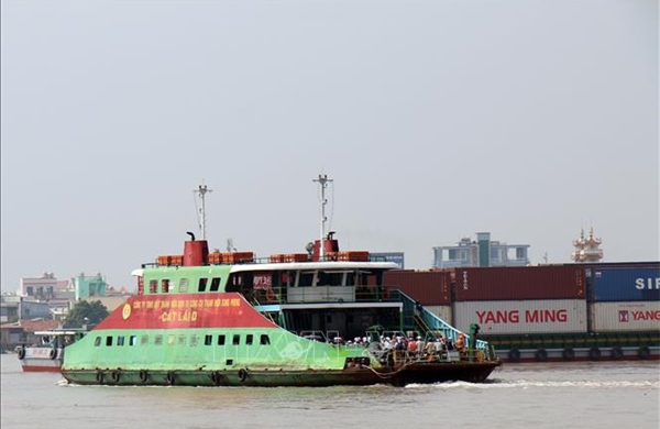 Cấm xe ô tô trên 8 tấn qua phà Cát Lái trong hai ngày