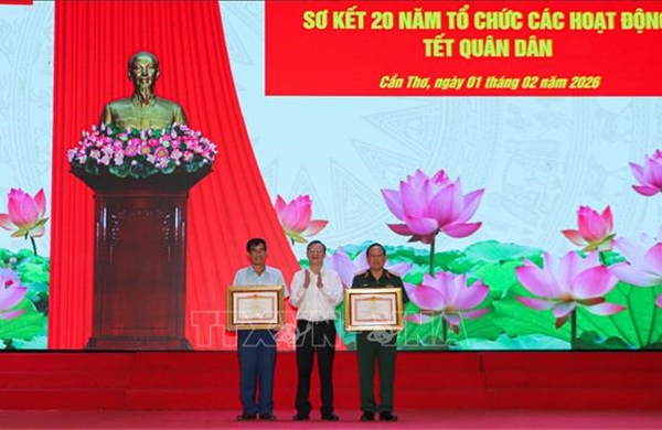 Tô thắm thêm nghĩa tình Quân - Dân