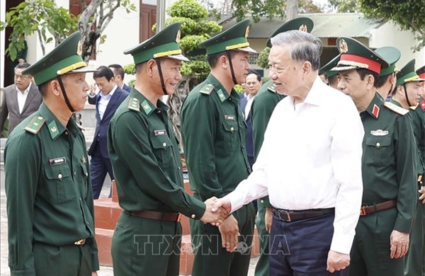 Tổng Bí thư Tô Lâm thăm, chúc Tết cán bộ, chiến sĩ đồn biên phòng EA H’Leo
