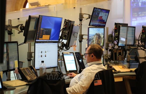 Chứng khoán Mỹ khởi sắc nhờ phán quyết thuế quan và chờ đợi 'phép thử' AI