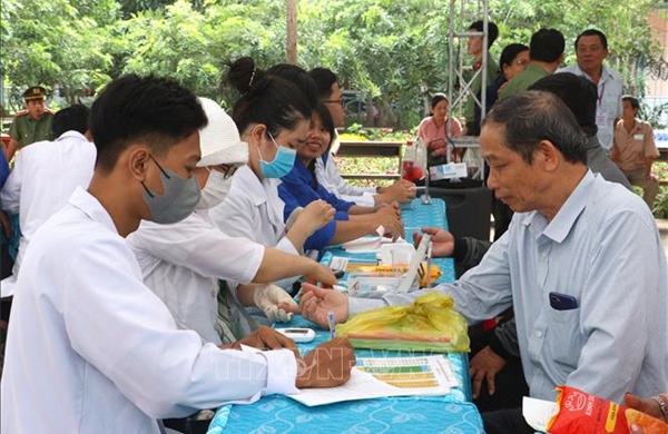 Khám bệnh, cấp thuốc miễn phí cho 4.000 người dân Vĩnh Long và vùng lân cận