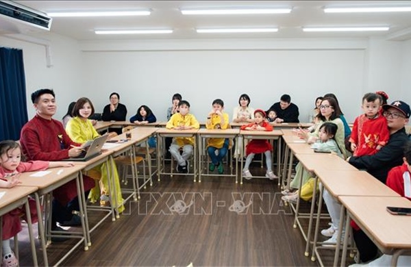 Ngày Quốc tế Phụ nữ 8/3: Gìn giữ tiếng Việt từ mái ấm gia đình