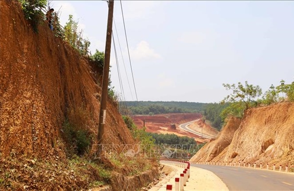 Đồng Nai: Xã Phú Riềng báo cáo cụ thể vụ nhà dân cao hơn nền đường