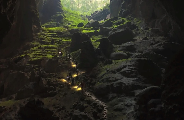 Báo quốc tế ngợi ca cảnh quan ngoạn mục đến siêu thực của hang Sơn Đoòng